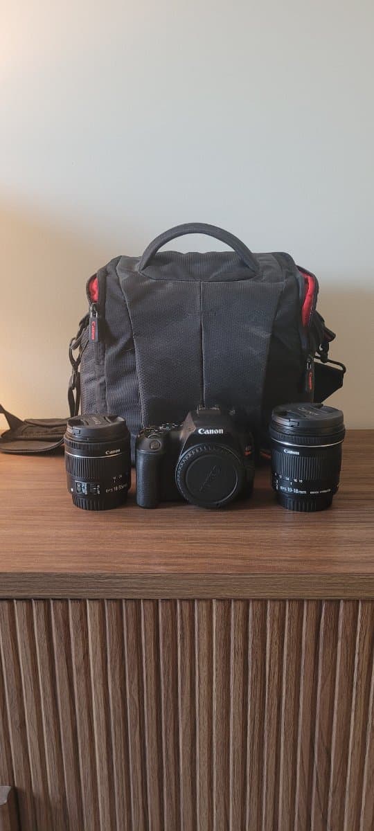 Canon EOS Rebel SL3 DSLR Camera for rent in Richmond Hill, Ontario — toolshare