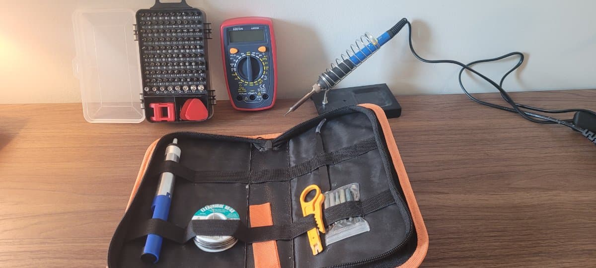 Electronics Repair Kit — Multimeter, Soldering Iron & Precision Screwdriver Set for rent in Richmond Hill, Ontario — toolshare
