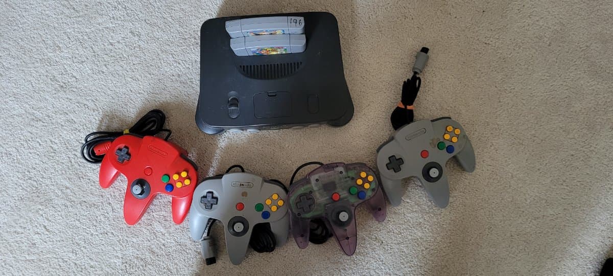 Nintendo N64 - 4 Controllers - 2 Game for rent — toolshare
