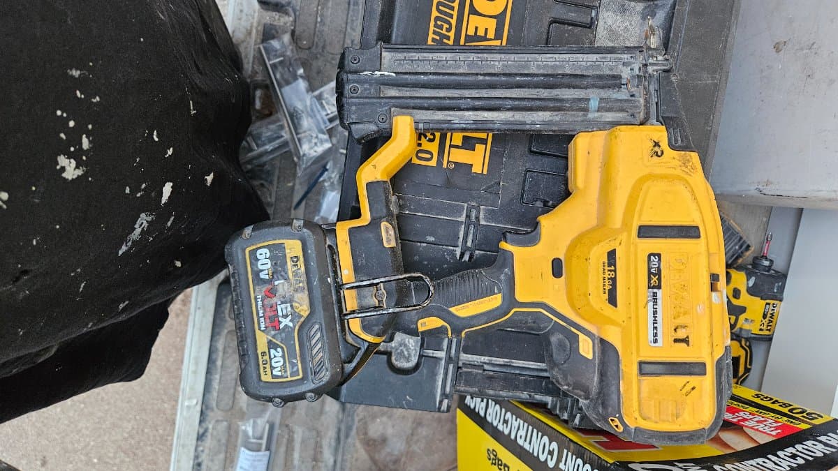 Dewalt Cordless Brad Nailer 