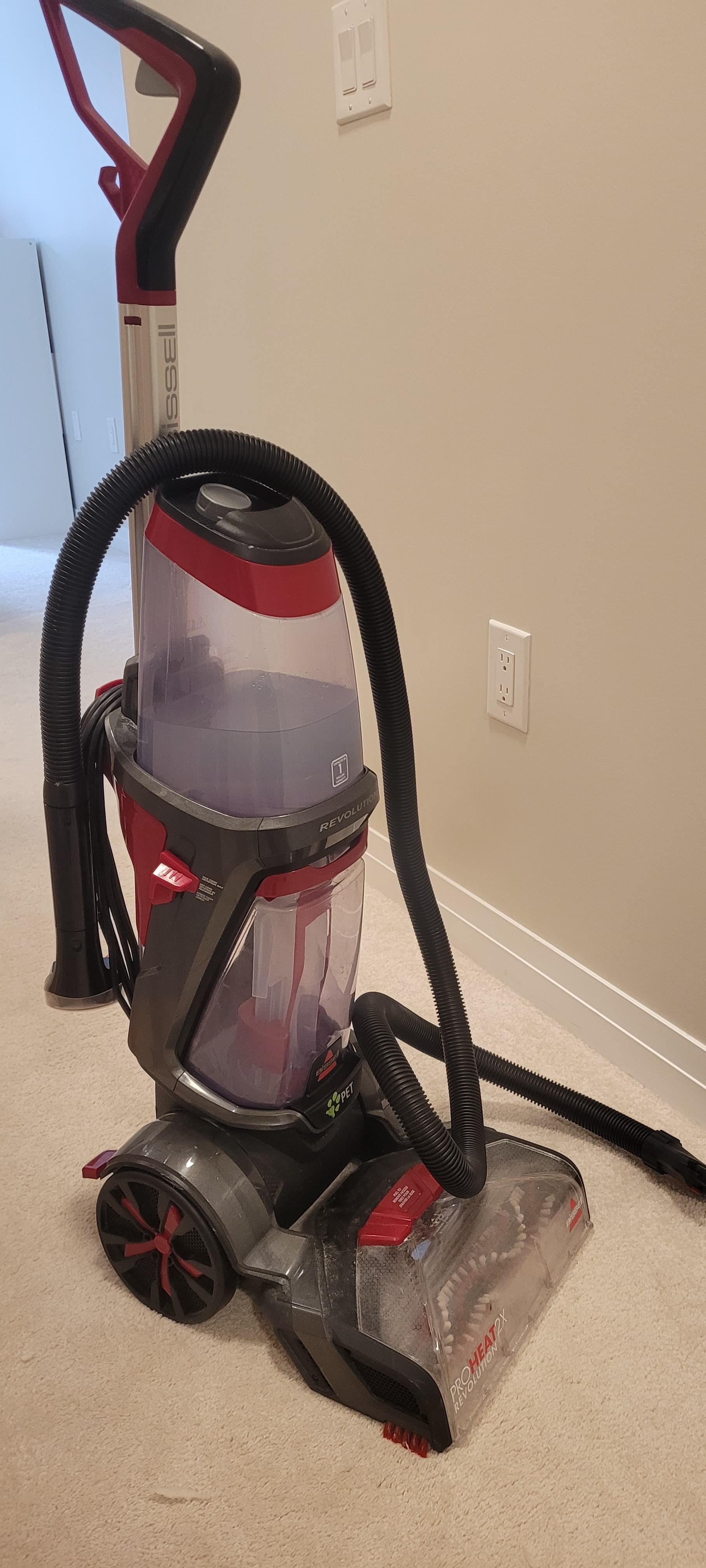 Bissell Carpet Cleaning Vacuum with Attachments for rent in Bradford, Ontario — toolshare
