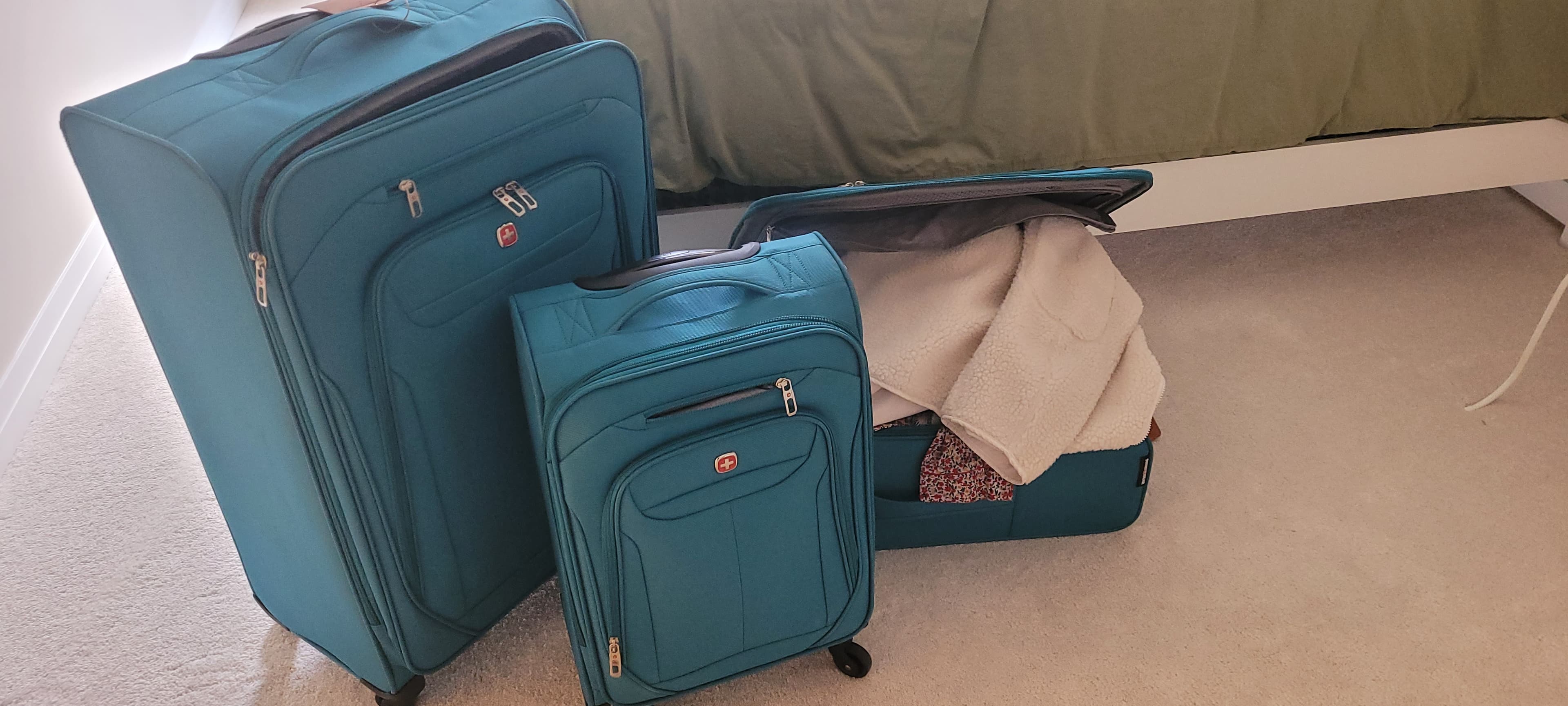 SwissGear Luggage - 3 sizes for rent in Bradford, Ontario — toolshare