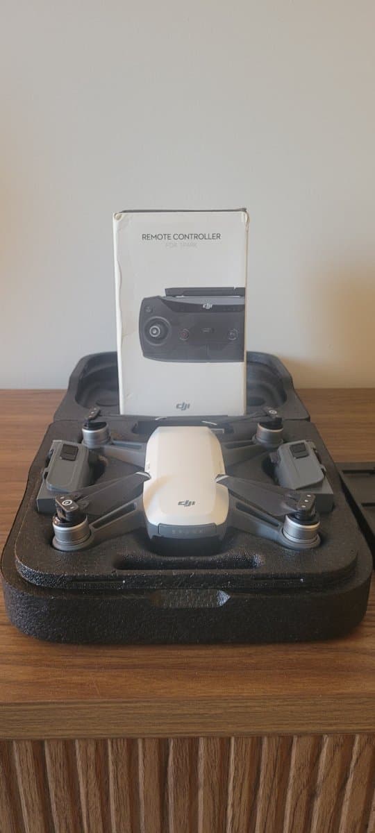 DJI Spark Drone Kit - 2 Batteries, Controller & Charger for rent in Bradford, Ontario — toolshare