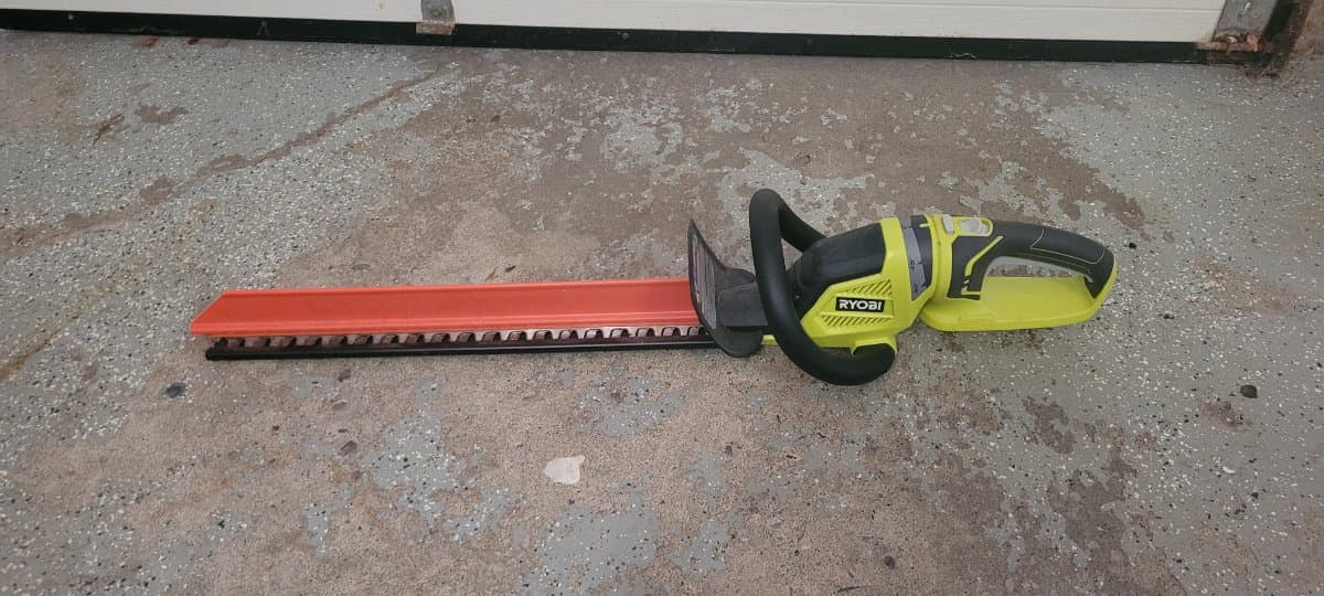 Hedge/Bush trimmer for rent in Bradford, Ontario — toolshare