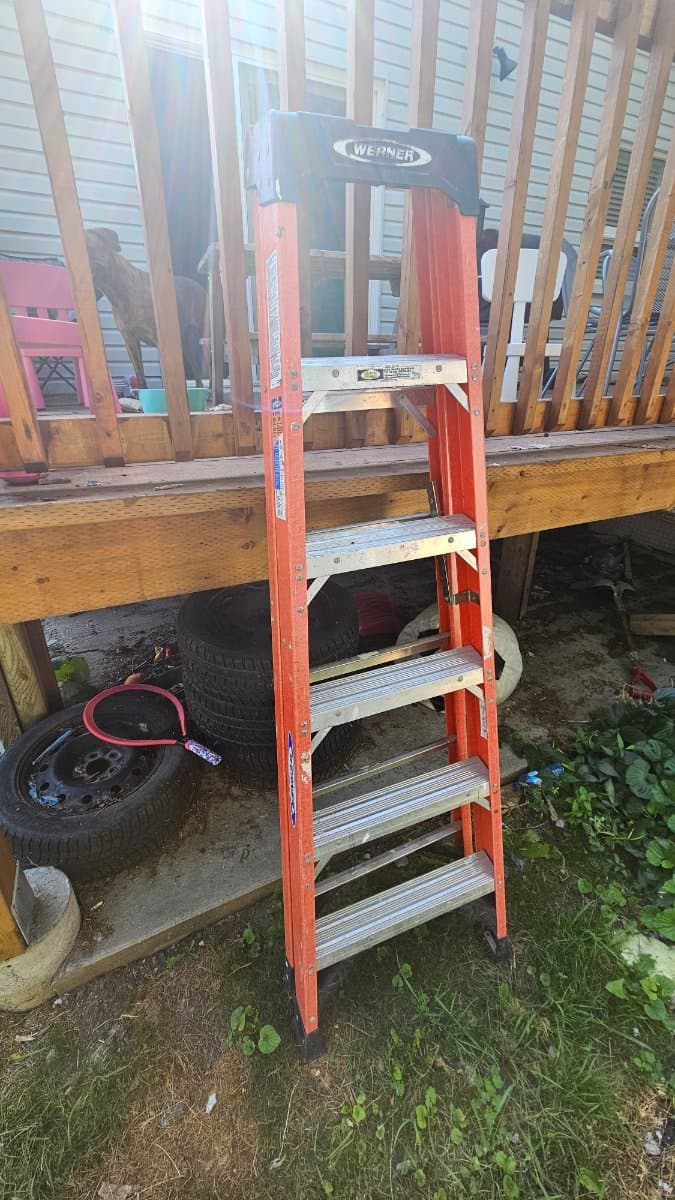 Ladders for rent in Pickering, Ontario — toolshare